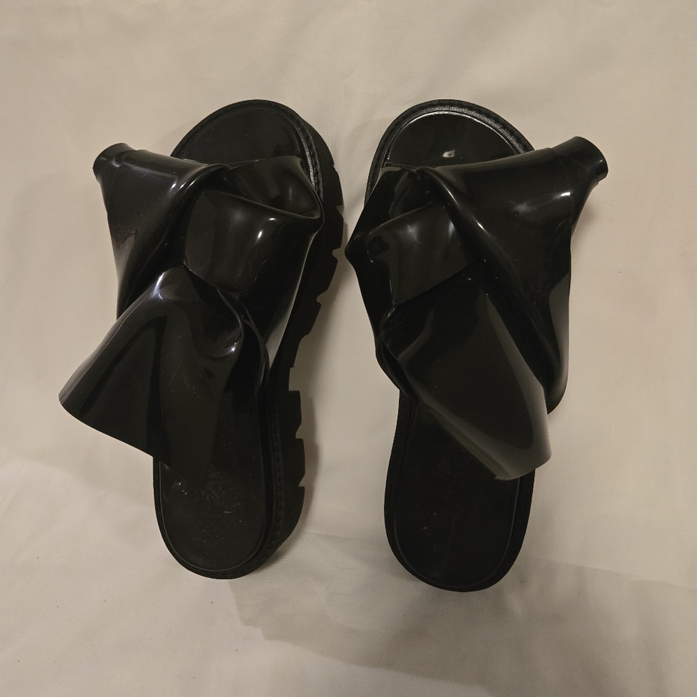 N°21 #Kartell Black Knot Sandals